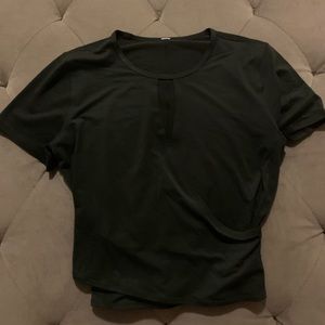 Lululemon keyhole crop top